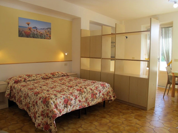 Imagen de la habitación del Hotel Residence Villa Marinù. Foto 1