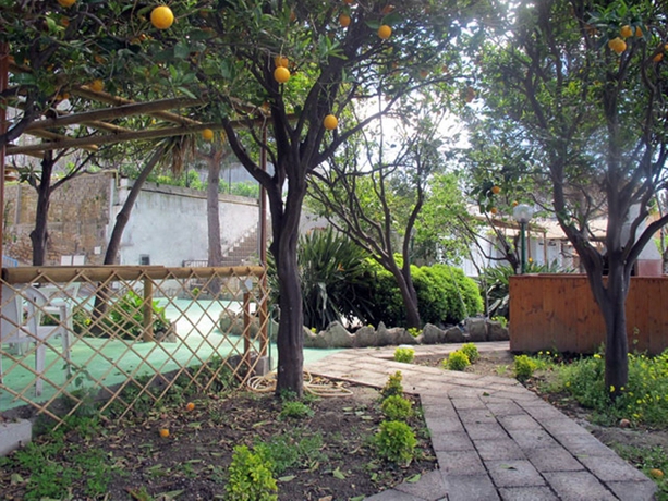 Imagen de los exteriores del Hotel Residence Villa Marin&ugrave;. Foto 13
