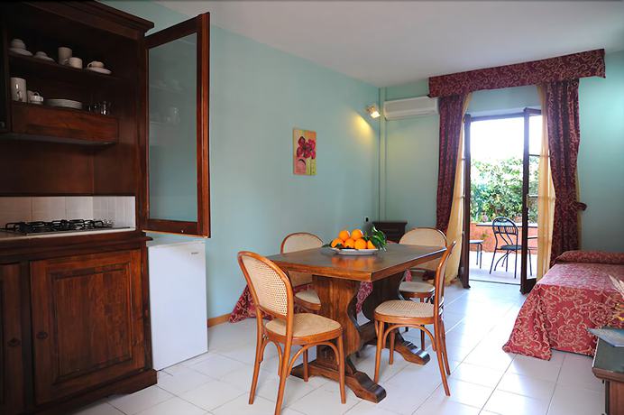 Imagen de la habitación del Hotel Residence Villa San Giovanni. Foto 4