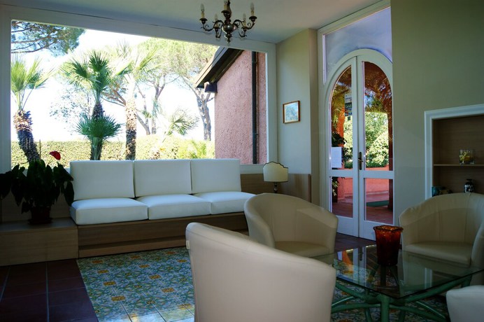 Imagen de los interiores del Hotel Residence Villa San Giovanni. Foto 18