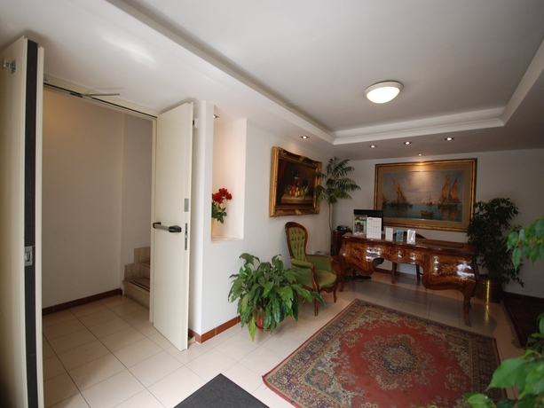 Imagen de los interiores del Hotel Residence Villa Tassoni. Foto 17