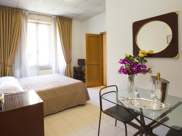 Imagen de la habitación del Hotel Residence Villa Tassoni. Foto 12