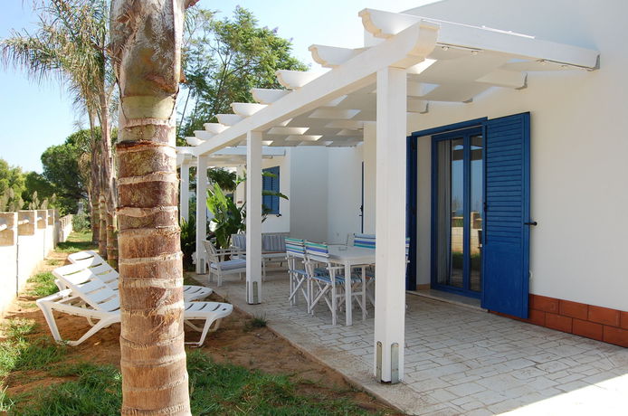 Imagen de los exteriores del Hotel Residence Villaggio Petruso. Foto 10