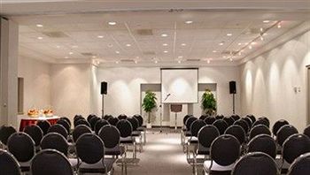 Imagen de los interiores del Hotel Residence and Conference Centre - Toronto. Foto 11