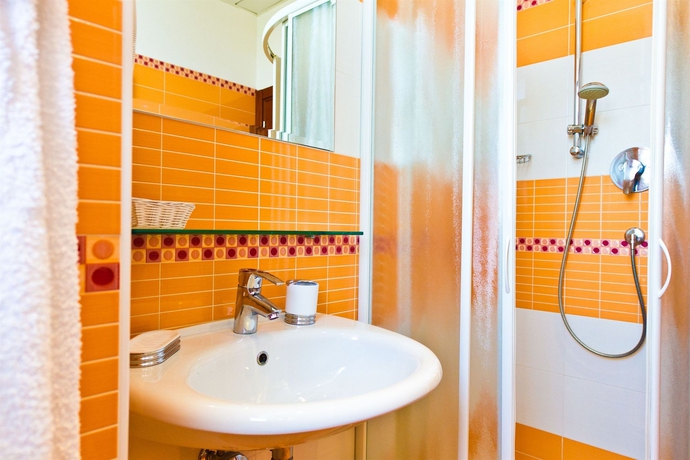 Imagen de la habitación del Hotel Residence and Suites. Foto 3