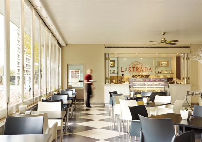 Imagen del bar/restaurante del Hotel Residence on Langley Park. Foto 3