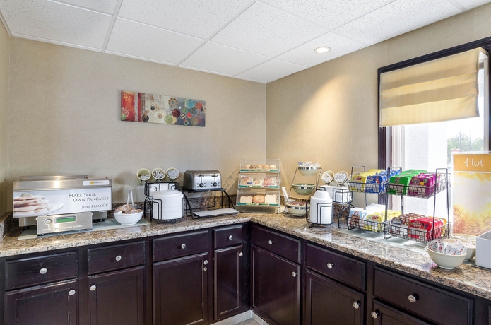 Imagen del bar/restaurante del Hotel Residences At Solomon Pond. Foto 3