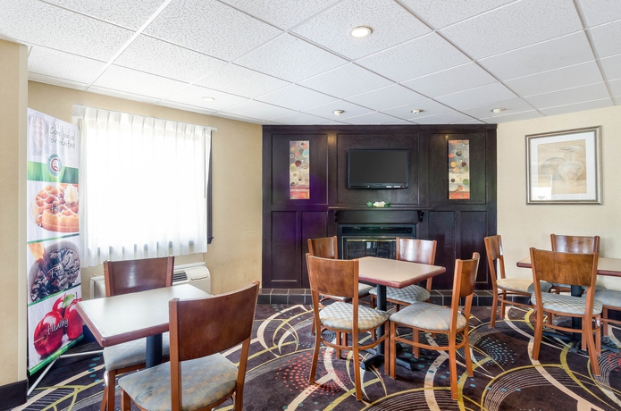 Imagen del bar/restaurante del Hotel Residences At Solomon Pond. Foto 5