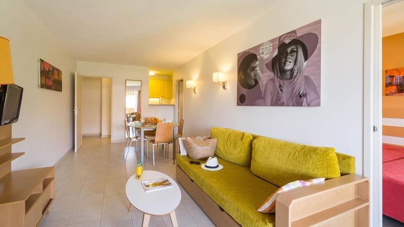 Imagen de la habitación del Hotel Residencia Amandine - Selecci&oacute;n Maeva - 2 Habitaciones 6 Personas Balc&oacute;n. Foto 8