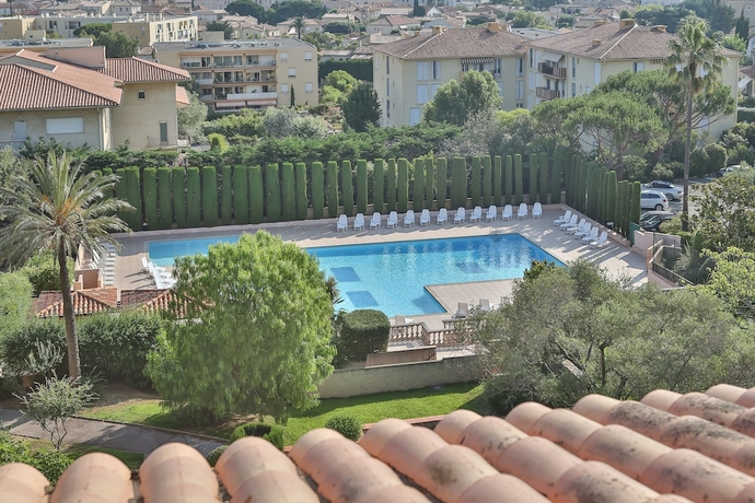 Imagen de la piscina del Hotel Residencia Amandine - Selecci&oacute;n Maeva - 2 Habitaciones 6 Personas Balc&oacute;n. Foto 16