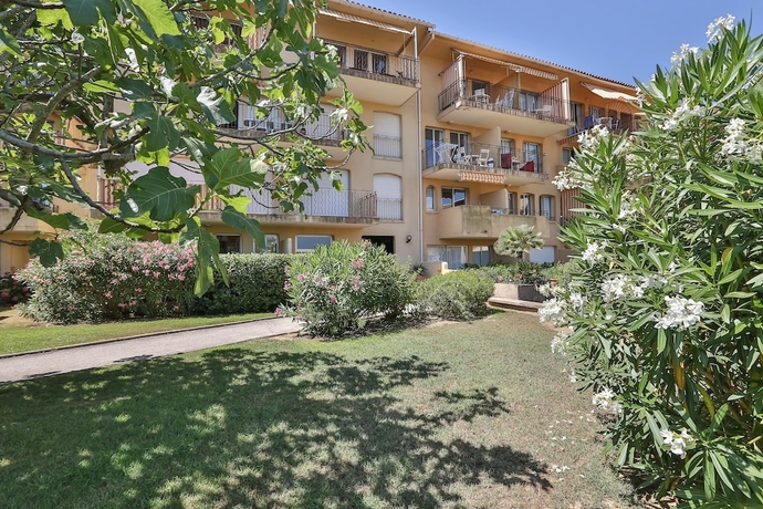 Imagen de los exteriores del Hotel Residencia Amandine - Selecci&oacute;n Maeva - 2 Habitaciones 6 Personas Balc&oacute;n. Foto 13