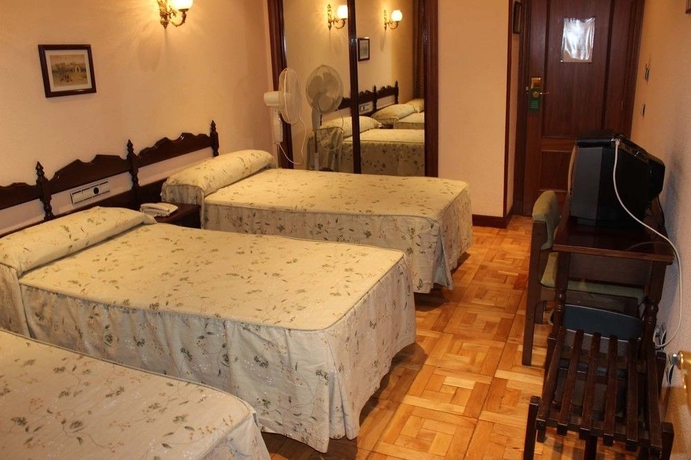 Imagen de la habitación del Hotel Residencia Castellano I. Foto 5