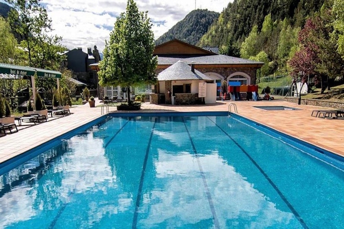 Imagen de la piscina del Hotel Residencia Daina. Foto 15