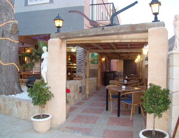 Imagen del bar/restaurante del Hotel Residencia Santiago Mallorca. Foto 7