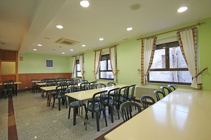 Imagen del bar/restaurante del Hotel Residencia Universitaria Cum Laude. Foto 11