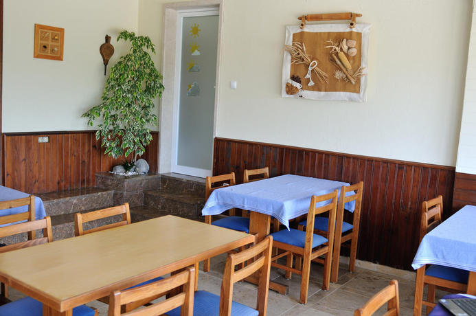 Imagen del bar/restaurante del Hotel Residencial Agua de Madeiros. Foto 3