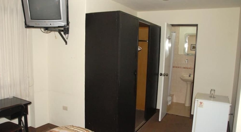 Imagen de la habitación del Hotel Residencial Carlos. Foto 17
