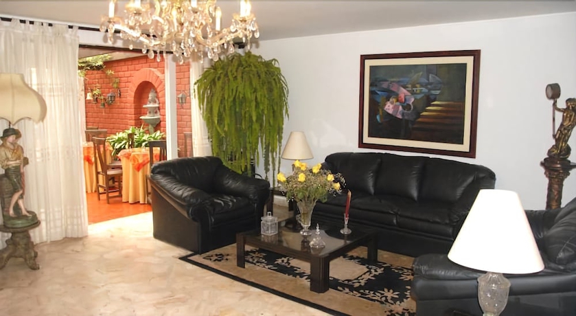Imagen de los interiores del Hotel Residencial Carlos. Foto 19
