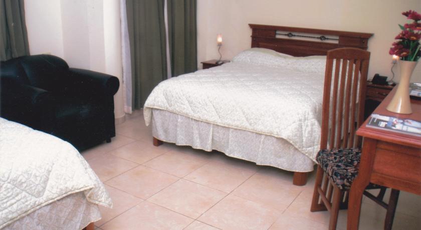 Imagen de la habitación del Hotel Residencial Cervantes. Foto 6