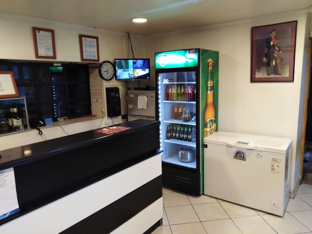 Imagen del bar/restaurante del Hotel Residencial Don Santiago. Foto 1