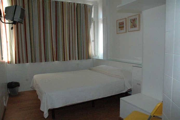 Imagen de la habitación del Hotel Residencial Jardim Da Amadora. Foto 2