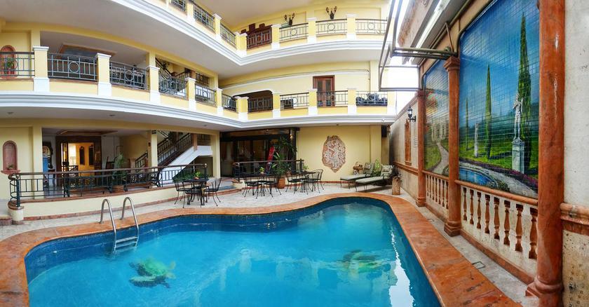 Imagen de la piscina del Hotel Residencial, M&eacute;rida. Foto 8