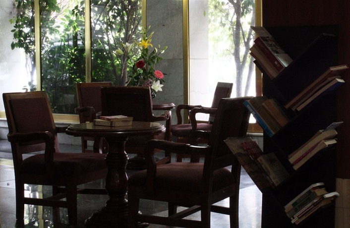 Imagen de los interiores del Hotel Residencias Señorial. Foto 10