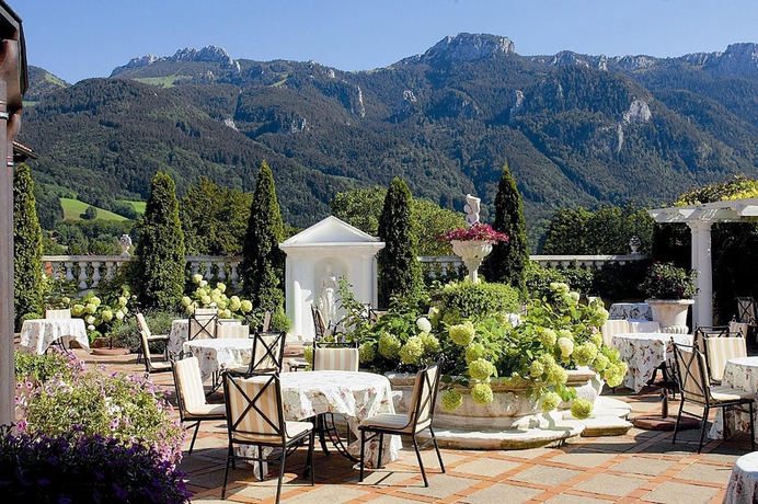 Imagen de los exteriores del Hotel Residenz Heinz Winkler. Foto 10