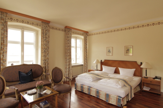 Imagen de la habitación del Hotel Residenz Heinz Winkler. Foto 7