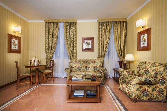 Imagen de los interiores del Hotel Residenza D'aragona. Foto 16