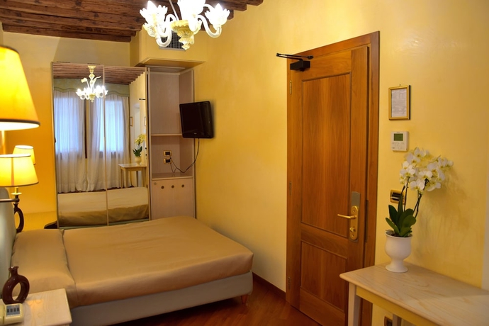 Imagen de la habitación del Hotel Residenza Favaro. Foto 15