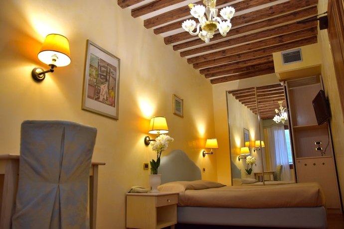 Imagen de la habitación del Hotel Residenza Favaro. Foto 16