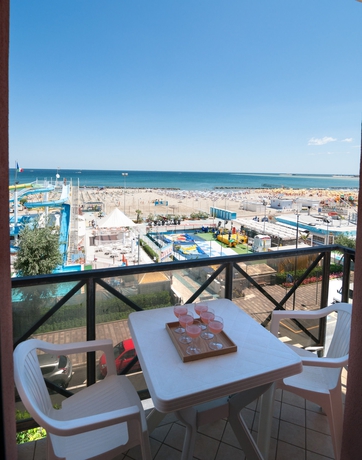 Imagen de los exteriores del Hotel Residenza Sol Holiday. Foto 5