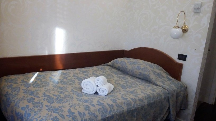 Imagen de la habitación del Hotel Residenza Villa Duse. Foto 2