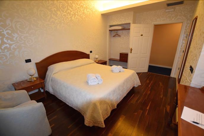Imagen de la habitación del Hotel Residenza Villa Duse. Foto 4