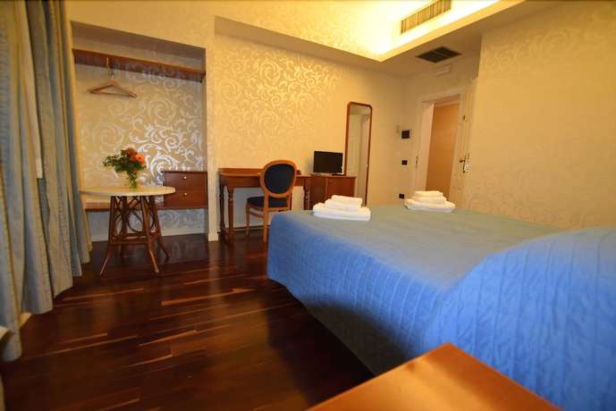 Imagen de la habitación del Hotel Residenza Villa Duse. Foto 8