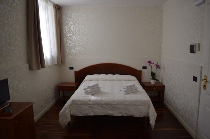 Imagen de la habitación del Hotel Residenza Villa Duse. Foto 16