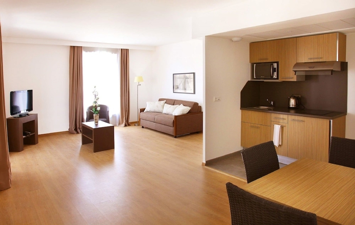 Imagen de la habitación del Hotel Residhome Arcachon Plazza. Foto 12