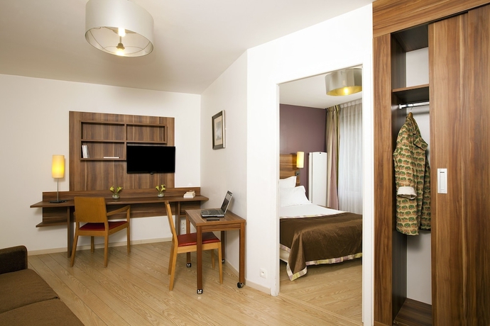 Imagen de la habitación del Hotel Residhome Bures La Guyonnerie. Foto 7