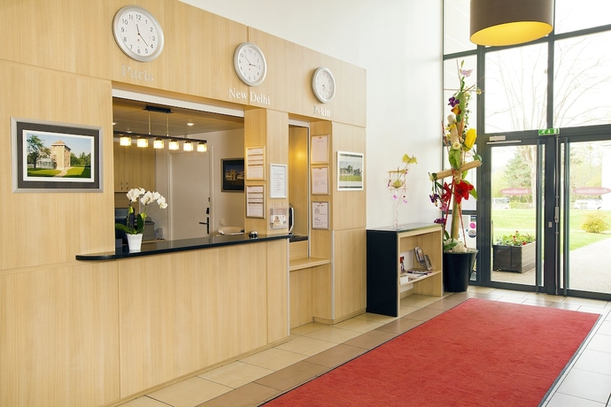 Imagen de los interiores del Hotel Residhome Bures La Guyonnerie. Foto 17