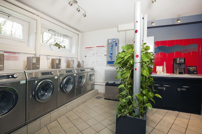 Imagen de los interiores del Hotel Residhome Bures La Guyonnerie. Foto 19