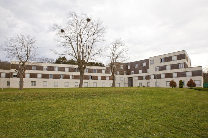 Imagen de los exteriores del Hotel Residhome Bures La Guyonnerie. Foto 15