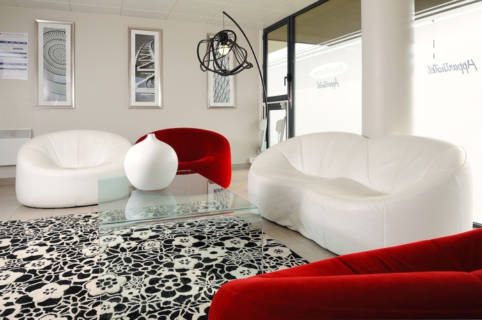 Imagen de los interiores del Hotel Residhome Carrières La Défense. Foto 19