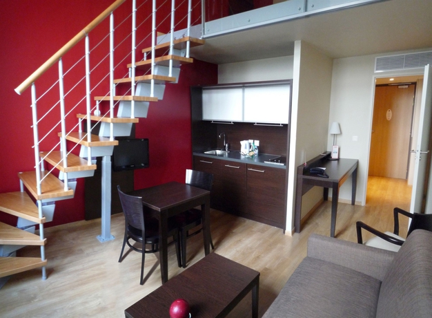 Imagen de los interiores del Hotel Residhome Caserne De Bonne. Foto 12