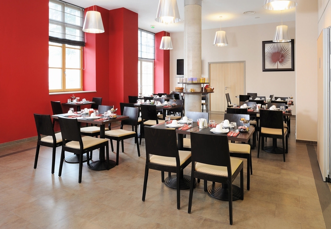 Imagen del bar/restaurante del Hotel Residhome Caserne De Bonne. Foto 3