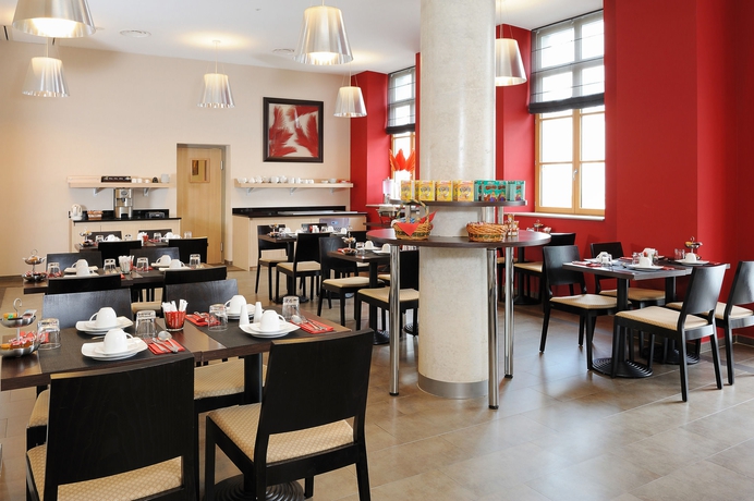 Imagen del bar/restaurante del Hotel Residhome Caserne De Bonne. Foto 5