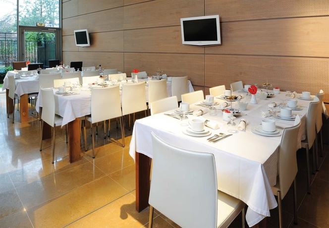 Imagen del bar/restaurante del Hotel Residhome Courbevoie La Défense. Foto 4