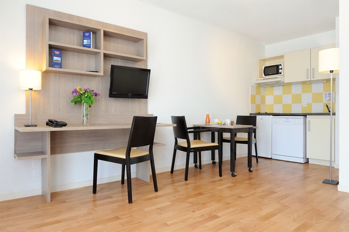 Imagen de los interiores del Hotel Residhome Le Carre D'or Prevessin. Foto 13