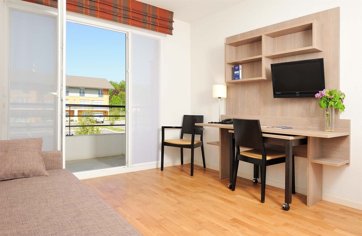 Imagen de los interiores del Hotel Residhome Le Carre D'or Prevessin. Foto 16