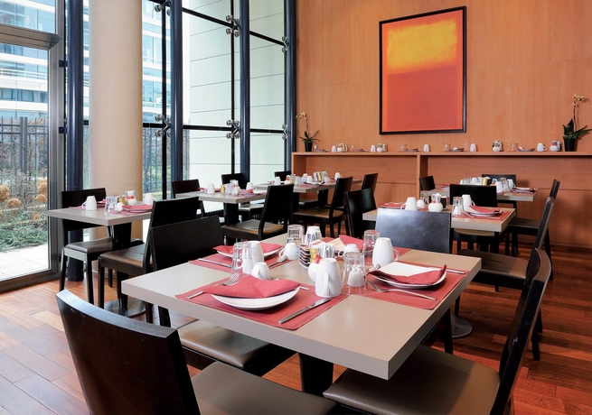 Imagen del bar/restaurante del Hotel Residhome Monceau. Foto 5